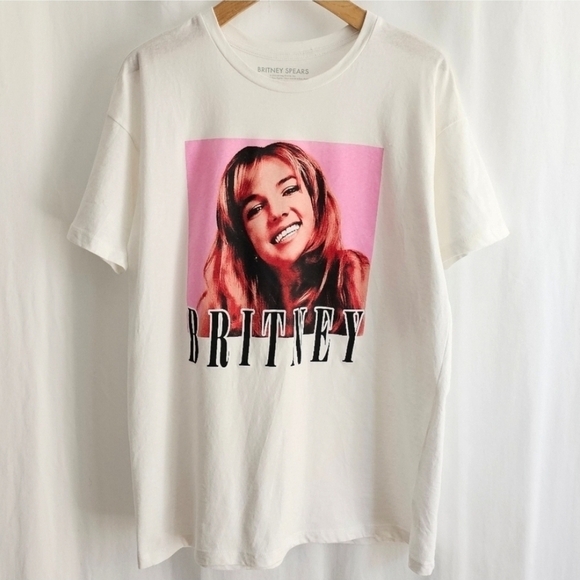Britney Spears Graphic T-Shirt - Picture 3 of 8